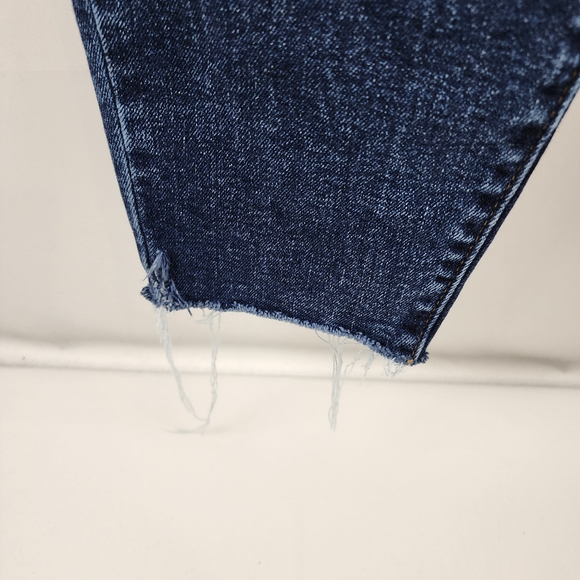Levi’s Silver Tab Mom Jeans Size 28x26 High Waisted Frayed Hem - Picture 6 of 11
